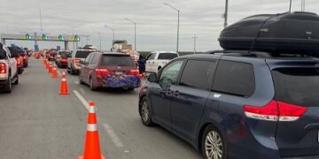 Cruzan caravanas de miles de paisanos por garitas y carreteras de Tamaulipas