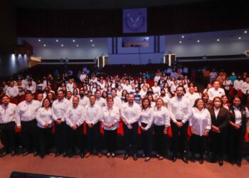 Entrega rector de la UAT becas a estudiantes de excelencia