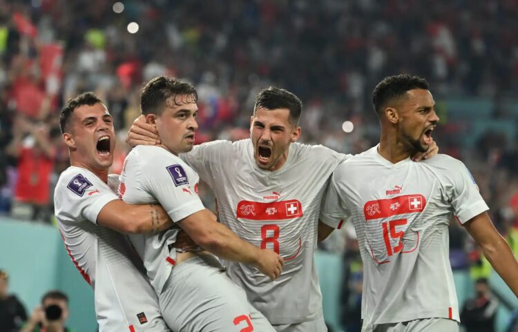 Suiza gana 3-2 en partido frenético a Serbia; enfrentará a Portugal