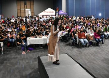 Jóvenes participan en la consulta para el Plan Estatal de Desarrollo 2023-2028