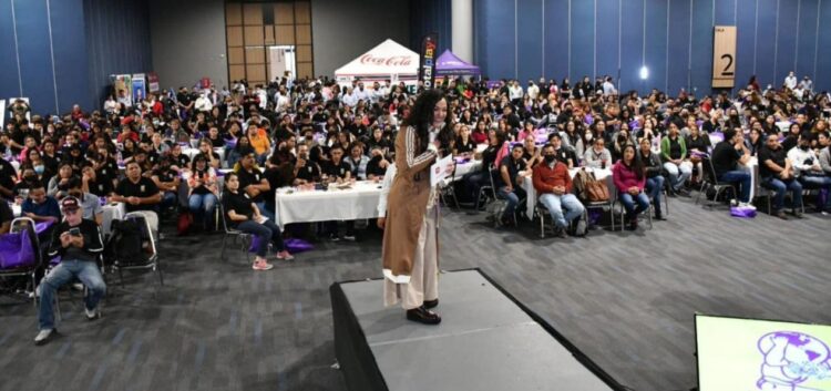 Jóvenes participan en la consulta para el Plan Estatal de Desarrollo 2023-2028