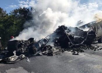 Se incendia tráiler cargado con brócoli en ruta “Rumbo Nuevo”