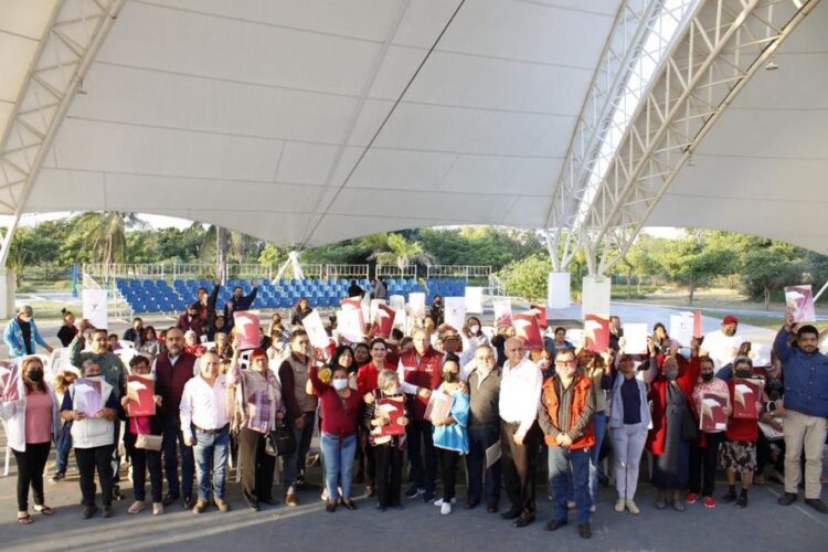 Entrega el ITAVU escrituras a 40 familias en ciudad Madero