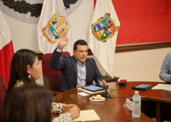 Aprueba Lalo Gattas en Cabildo descuentos en las contribuciones