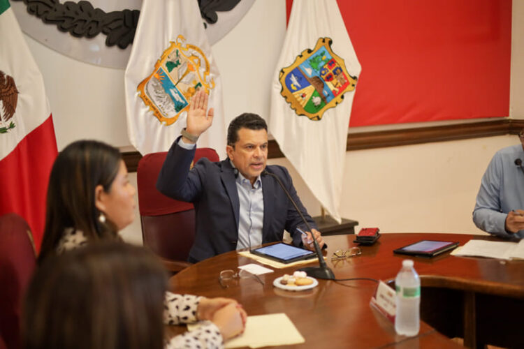 Aprueba Lalo Gattas en Cabildo descuentos en las contribuciones