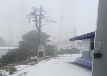 Nevado de Toluca se ‘pinta’ de blanco tras caída de nieve en Edomex