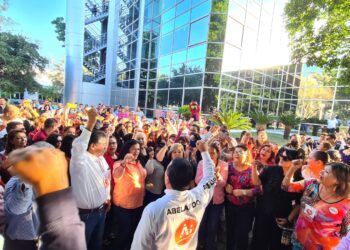 Confían trabajadores de educación en propuestas de Abelardo Ibarra