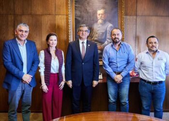 Se reúne Américo Villarreal con directivos del Grupo Azucarero Pantaleón del Ingenio “El Mante”