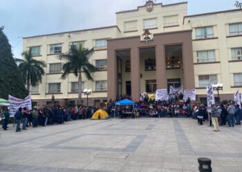 Protestan trabajadores del municipio de Victoria