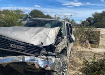 Vuelca joven camioneta en Tula y la destruye