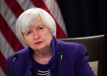 Bajar inflación y mantener crecimiento económico estable para reducir riesgos de recesión: Yellen