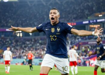 Francia gana 3-1 a Polonia con doblete Mbappé y va a cuartos