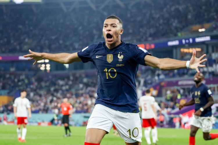 Francia gana 3-1 a Polonia con doblete Mbappé y va a cuartos
