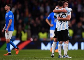 Nathan Aké elogió a Messi y Julián Álvarez en la previa de Países Bajos-Argentina