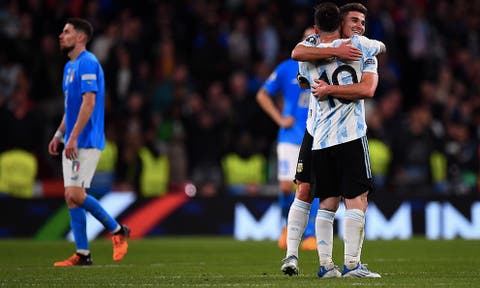 Nathan Aké elogió a Messi y Julián Álvarez en la previa de Países Bajos-Argentina