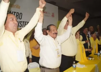 Cosecha Arnulfo Rodríguez respaldo de maestros para planilla amarilla en Reynosa