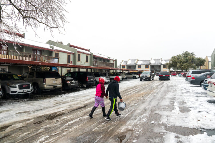Asegura Abbott que sistema eléctrico de Texas no fallara por el frio