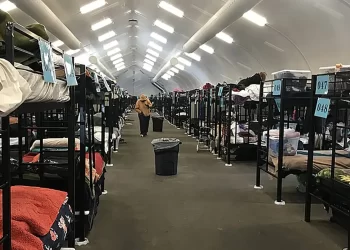 Abren albergues y toman precauciones por frio en Sur de Texas