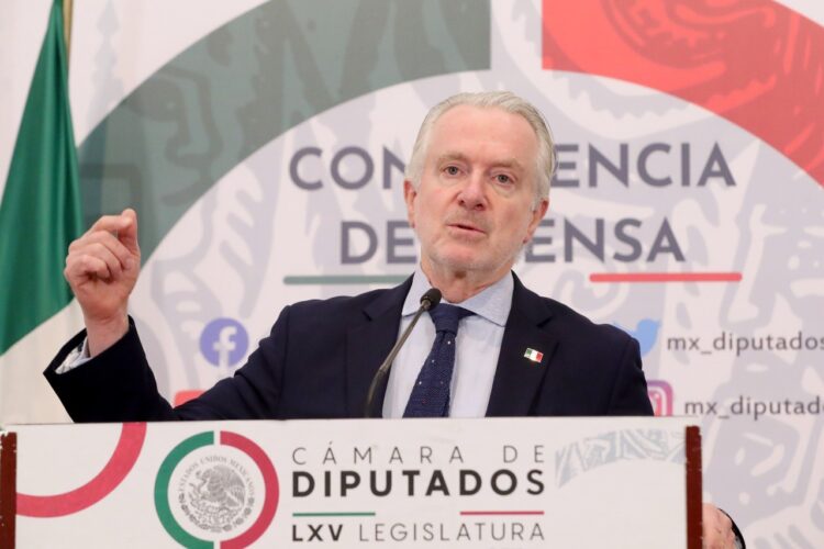 Presenta Santiago Creel bases de la  inconstitucionalidad en contra de las reformas electorales