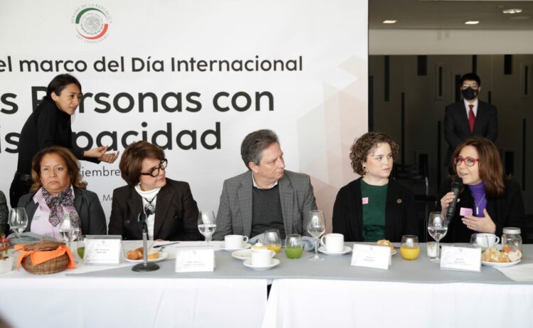 Avalan reforma para asegurar atención médica a personas con discapacidad y adultos mayores sin afiliación