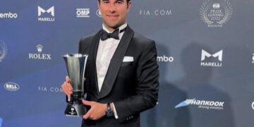 ‘Checo’ Pérez hace historia en Gala de la FIA realizada en Italia