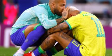 Neymar igualó a Pelé como máximo goleador; sale llorando del Mundial