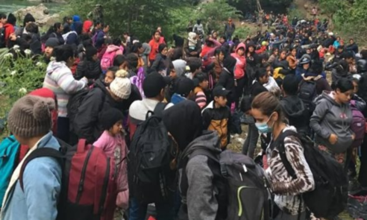 Migrantes de todo el mundo se entregan a la Guardia Nacional