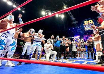 Emotivo adiós en la Arena México al luchador Black Warrior 