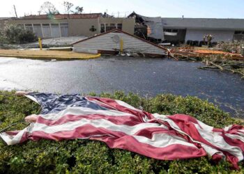 Tornado golpea sur de Estados Unidos; reportan al menos 6 muertos