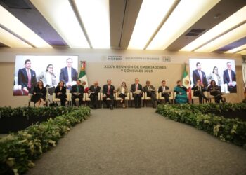 Encabeza Monreal reunión con titular de la SRE, embajadores y cónsules