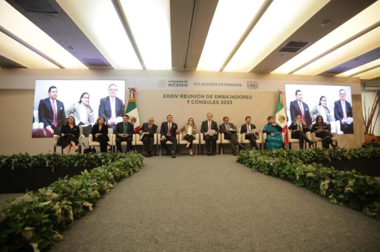 Encabeza Monreal reunión con titular de la SRE, embajadores y cónsules