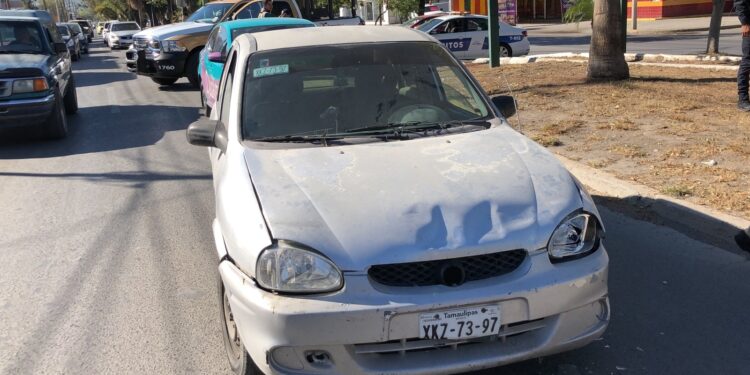 Carambola vehicular en calles 13 y Bulevar López Mateos