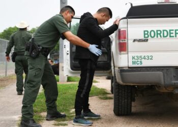 En vísperas de la visita de Biden a El Paso, investigan si agente  incurrió en presunto maltrato a inmigrante