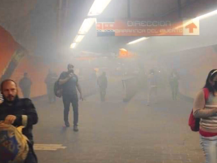 Se desprenden vagones de un tren de la Línea 7 Metro en la Ciudad de México