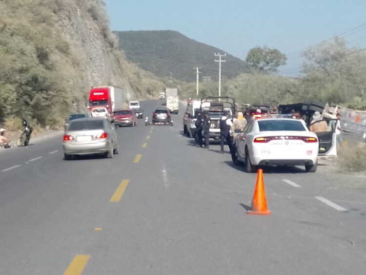 Trailero vuelca en el kilómetro 9 de la ruta Victoria-Tula-San Luis Potosí