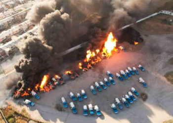 Se incendia gasera en Nuevo León; desalojan a 500 personas