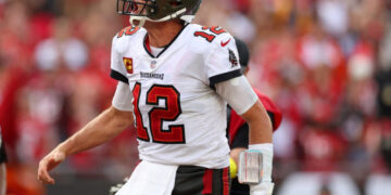 ¡Tom Brady lo consiguió de nuevo! Jugará playoffs con Bucaneros