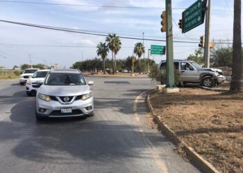 Impacta Liberty a una X-Trail en el cruce de Libramiento y Treviño Zapata