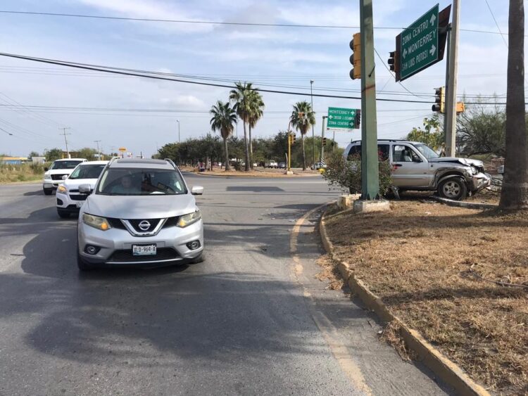 Impacta Liberty a una X-Trail en el cruce de Libramiento y Treviño Zapata