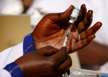 EU propone vacuna anual contra covid-19 como sucede con la influenza