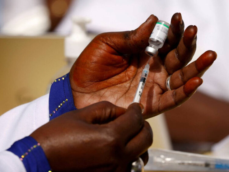 EU propone vacuna anual contra covid-19 como sucede con la influenza