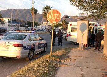 Mujer herida en un choque en crucero 16 y Bulevar López Mateos