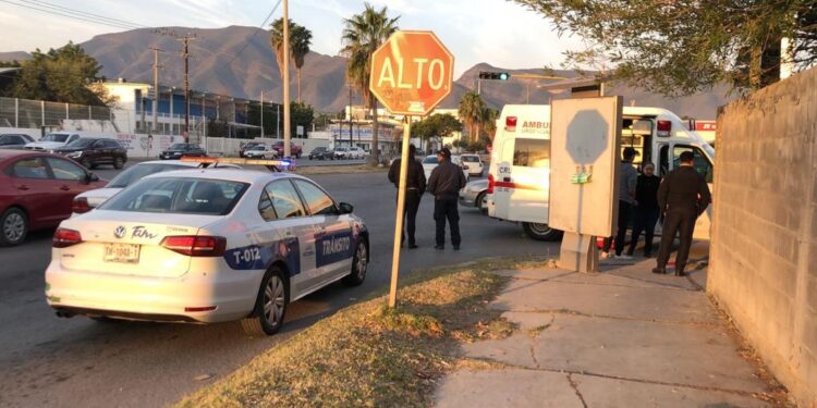 Mujer herida en un choque en crucero 16 y Bulevar López Mateos
