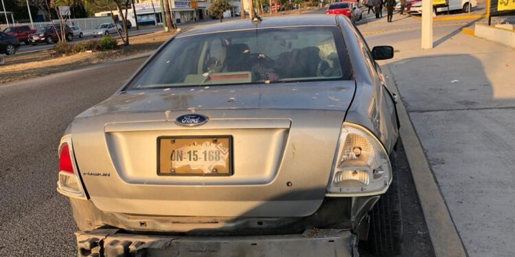 Mujer herida en un choque en crucero 16 y Bulevar López Mateos