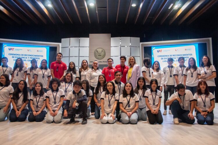 Reconoce UAT a sus estudiantes de excelencia académica del CEINA