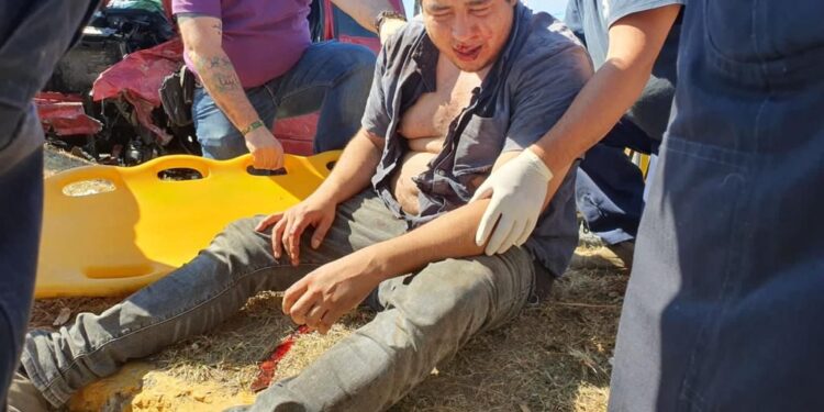 Borracho ocasiona encontronazo vehicular en las calles Ocho y Anaya; 2 heridos