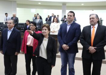 Toman protesta a Diputada panista Nora Hinojosa en Congreso Local