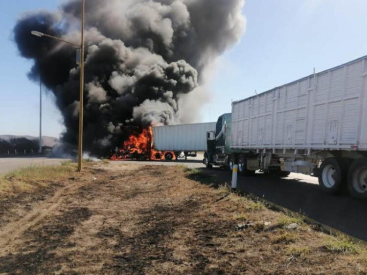 Reportan narcobloqueos también en Sonora tras captura del Chapito
