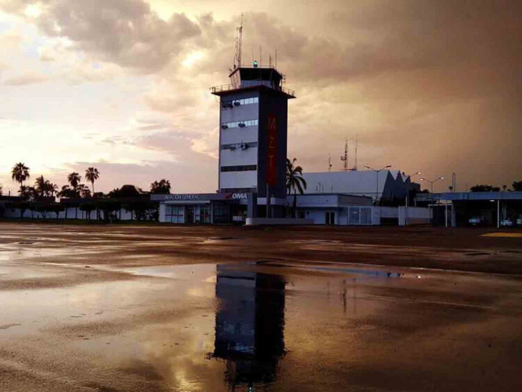 Aeropuerto de Mazatlán suspende operaciones tras detención de Ovidio Guzmán