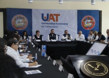 Plantea rector con directores metas y retos de la UAT para el 2023